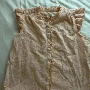 PERFECT LOFT blouse. gingham searsucker in peach and white color. size M